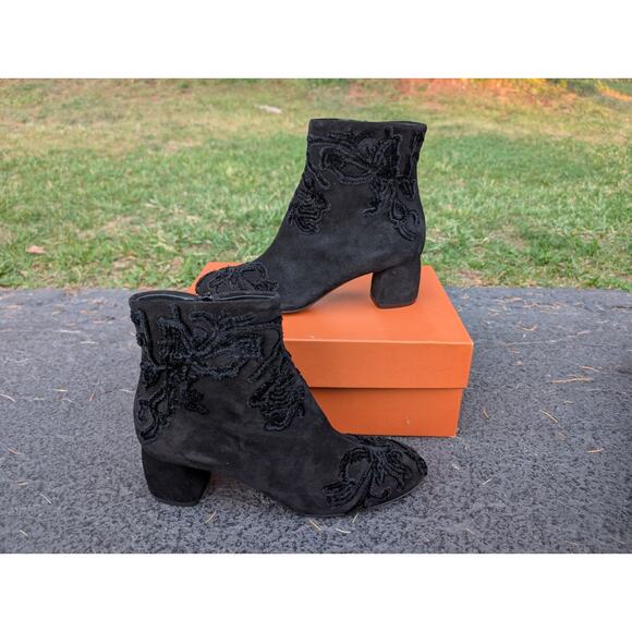 AGL ATTILIO GUISTI LEOMBRUNI Suede Embroidered Ankle Boot Sz 39 Black Luxe $525 - Picture 1 of 11
